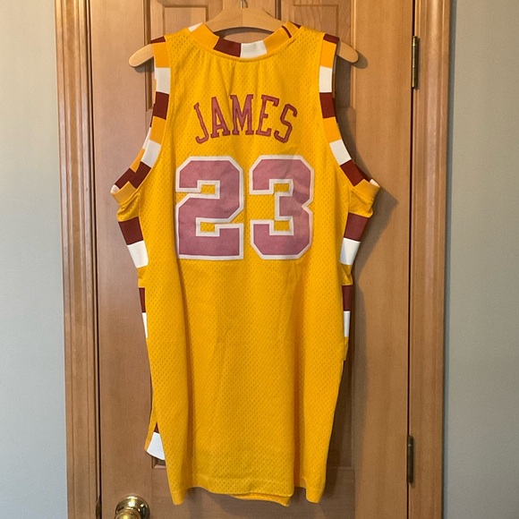 Reebok Cleveland Cavaliers Hardwood Classics Jersey - James #23 - Picture 5 of 5